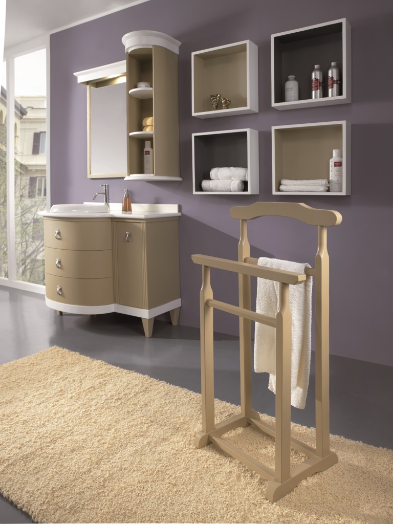 bagno in stile classico completo di specchiera e pensile laterale finitura laccata cm 97x60x200 art 743 porta asciugamani in legno laccato cm